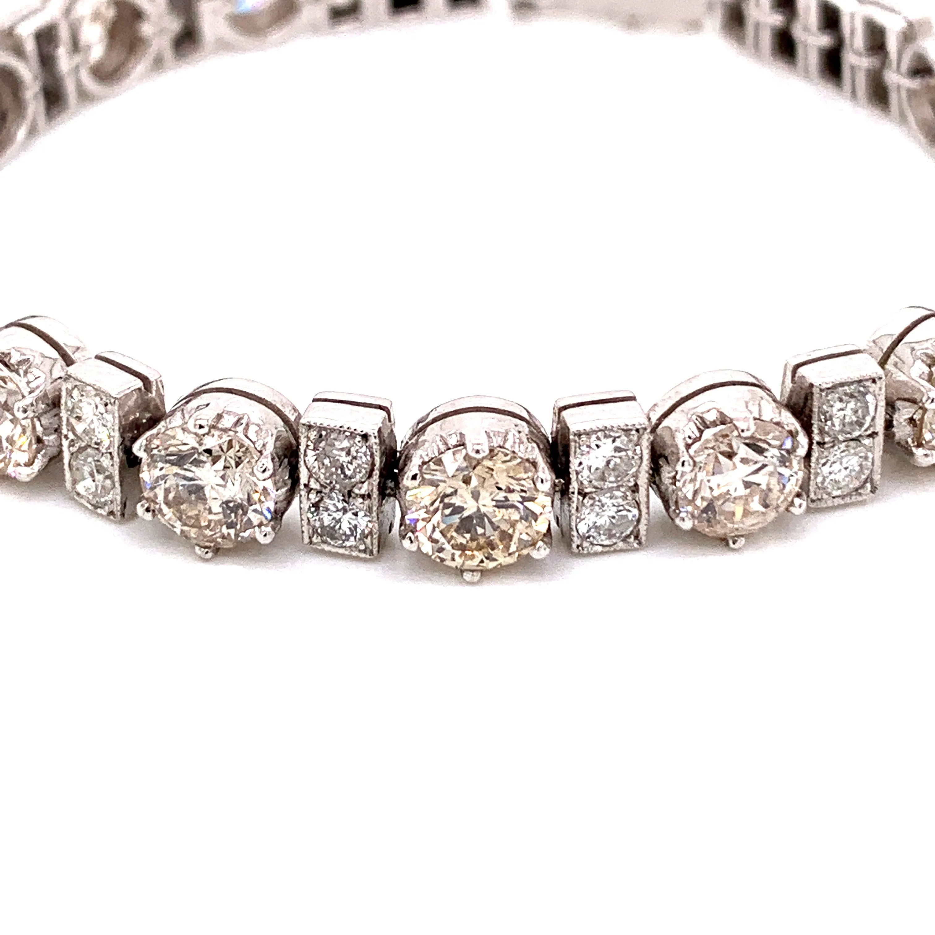 18K White Gold And 10 Carat Diamond Fashion Bracelet