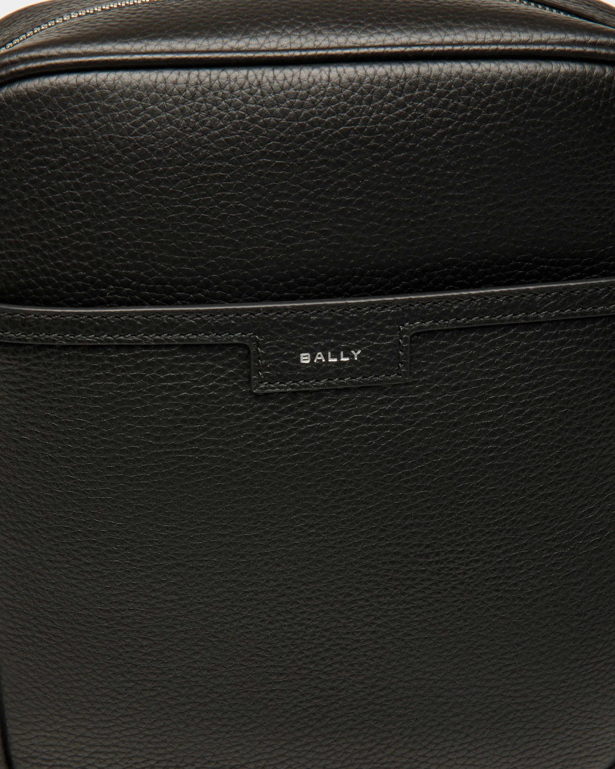 Code Crossns M - Cross Body