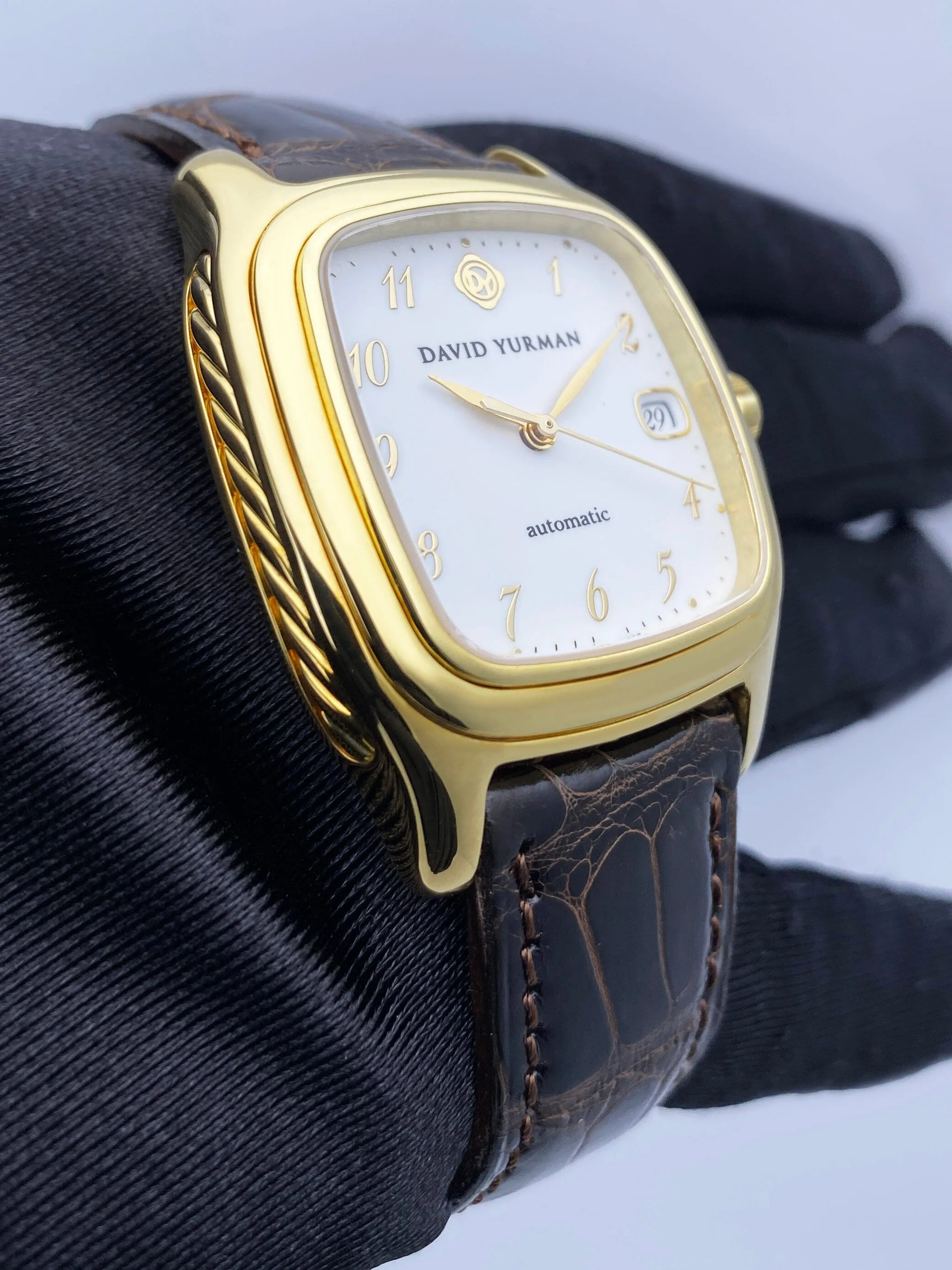 David Yurman Thoroughtbred T301-L88 White Dial 18K Yellow Gold Mens Watch