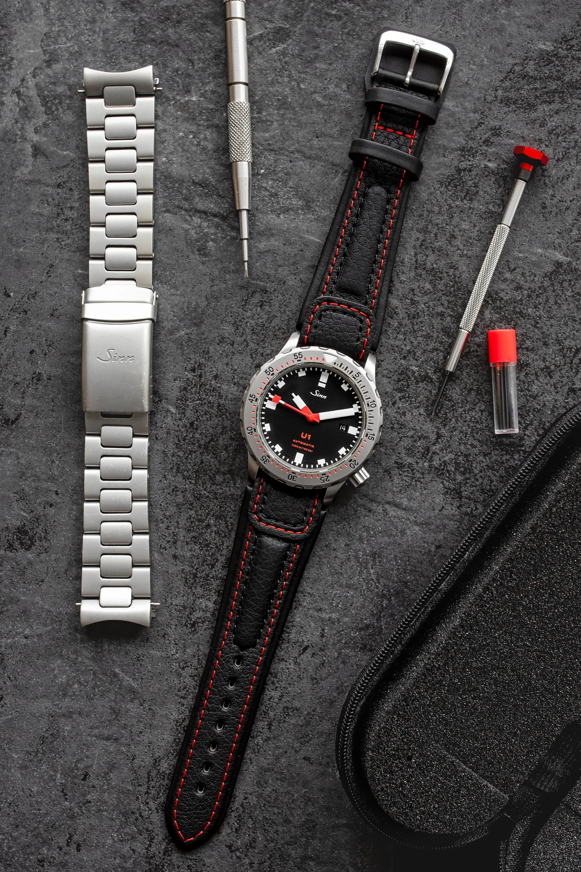 Di-Modell CHRONISSIMO Waterproof Leather Watch Strap in BLACK / RED