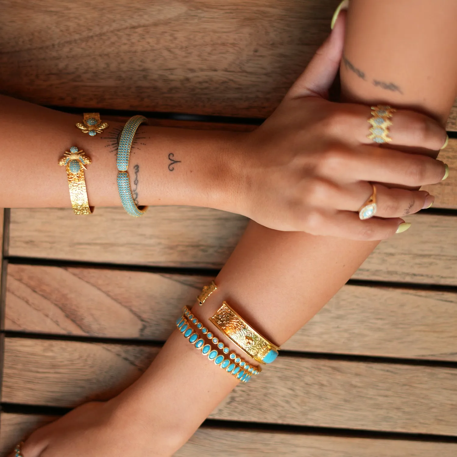 Elegant Turquoise & Gold Fashion Design Bangle Bracelet