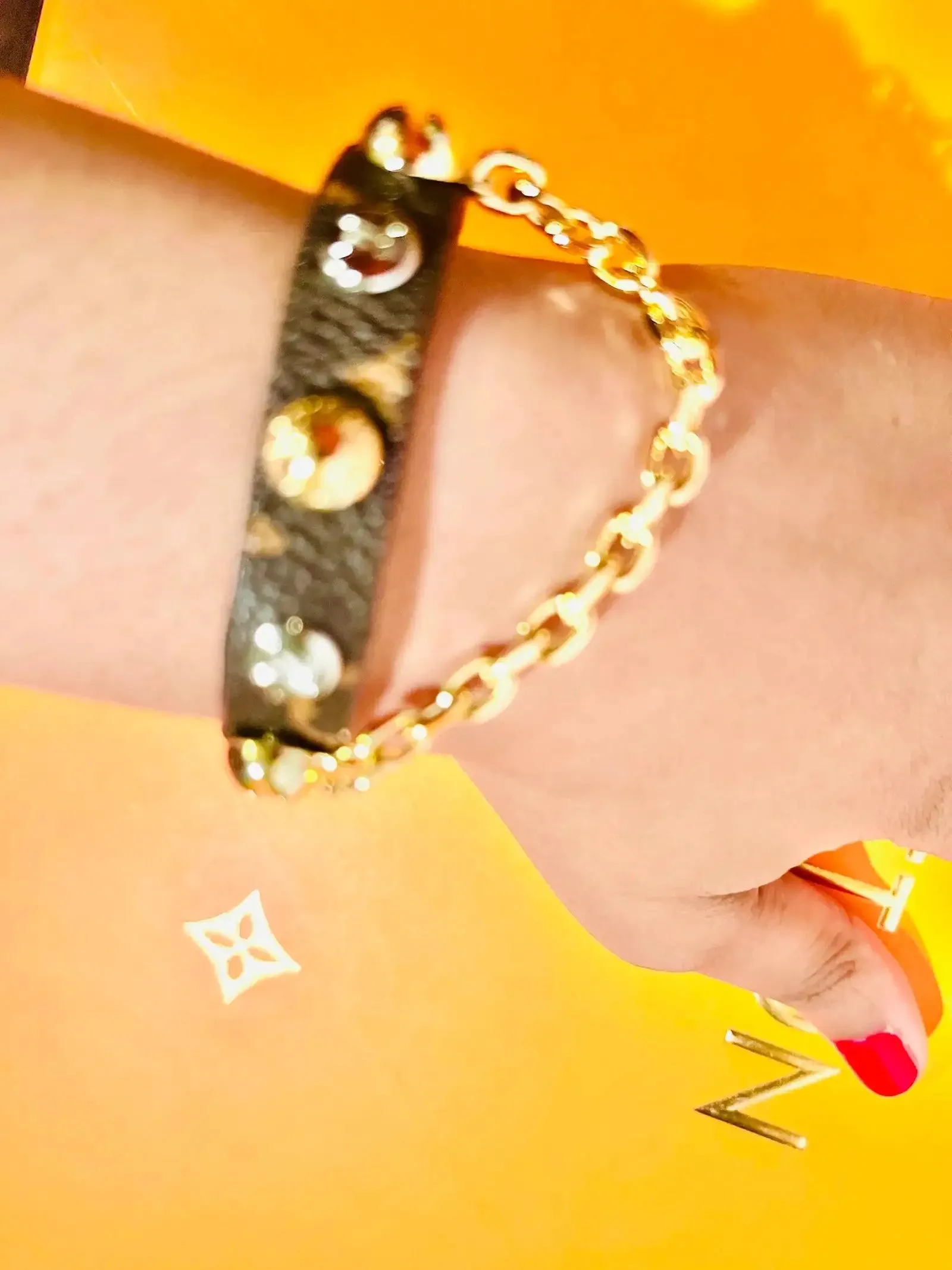 Fashion Women's Design Bracelet