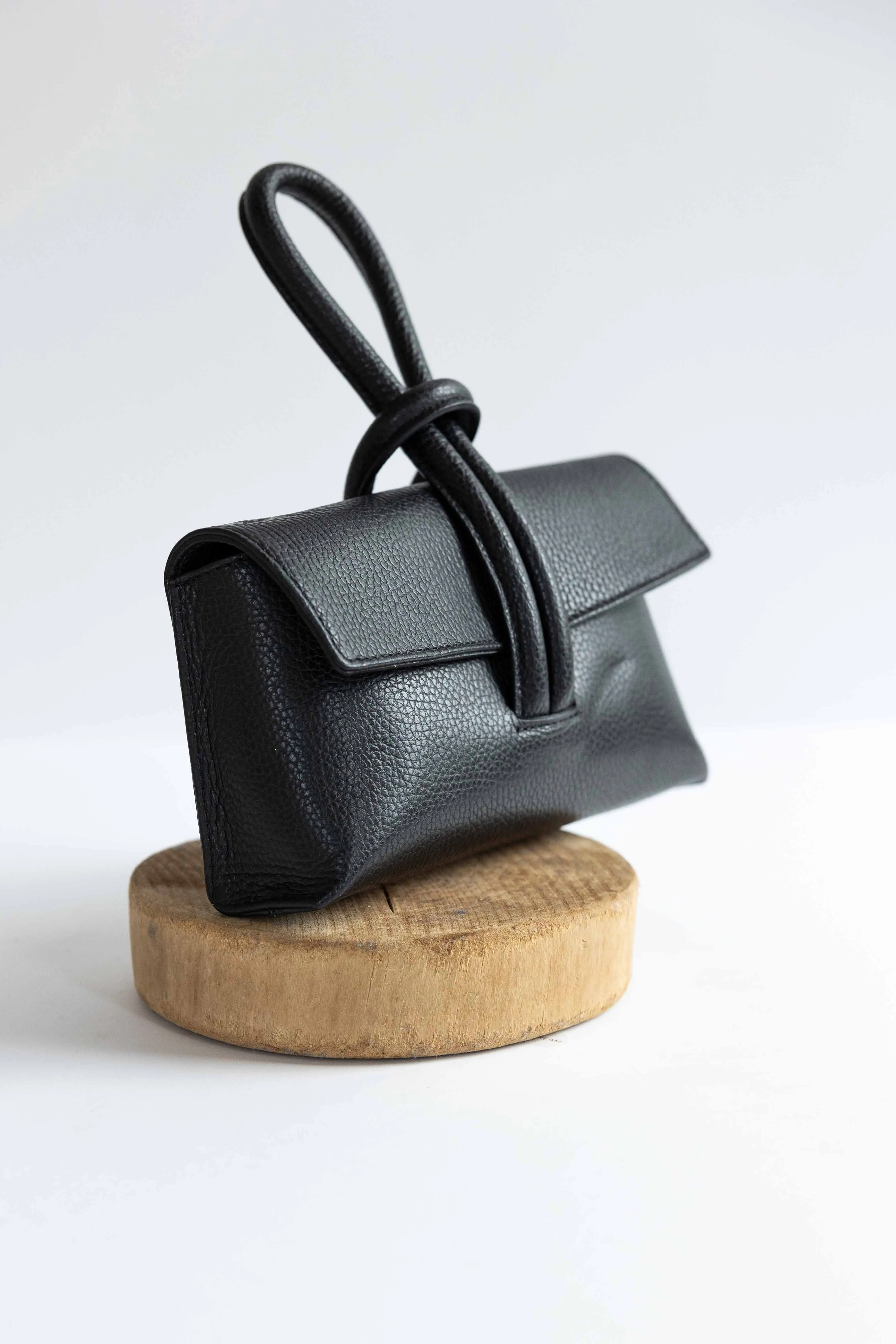 [GERMAN FUENTES] WRISTLET LEATHER BAG-BLACK