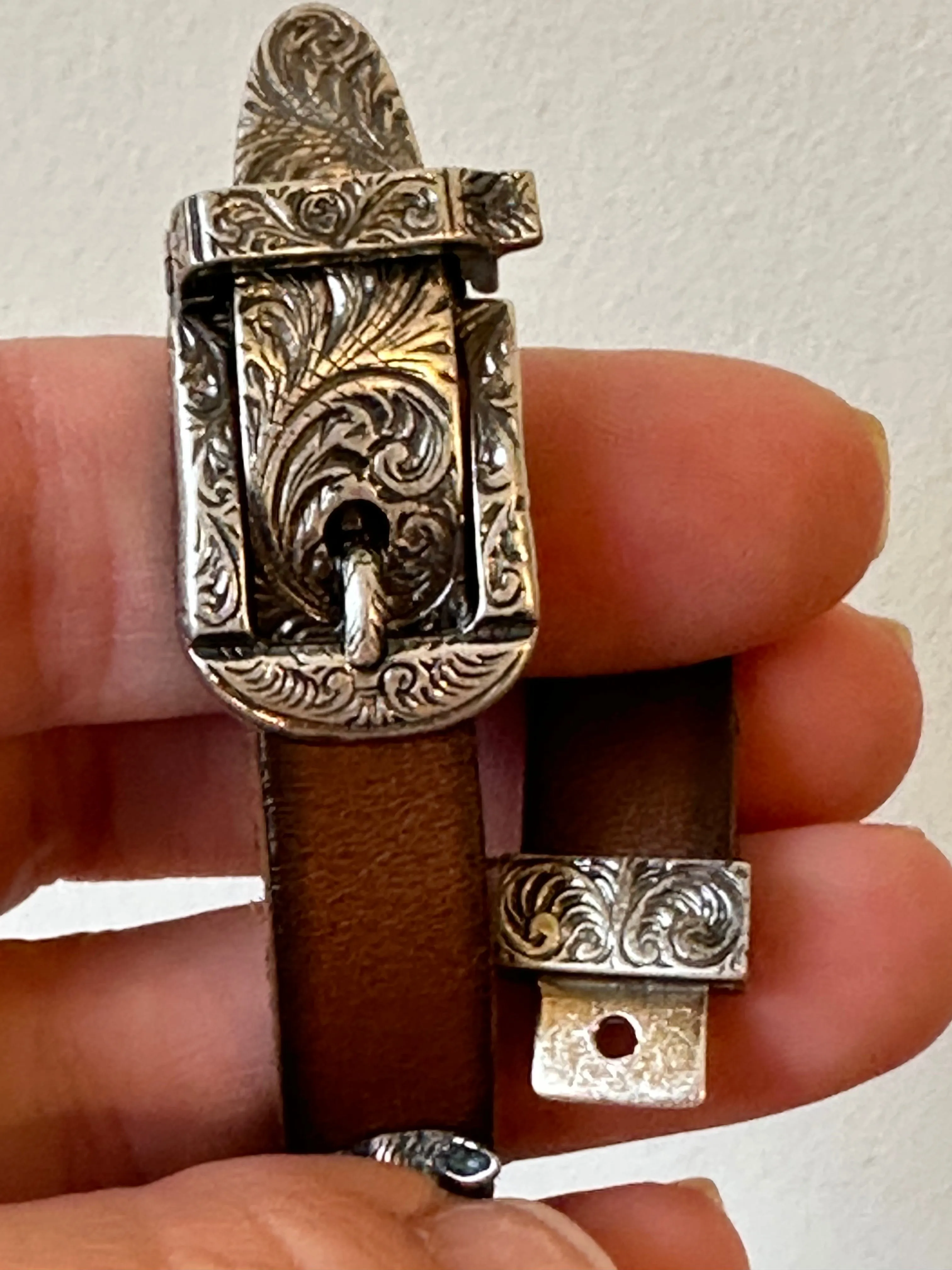 Gucci Anger Forest Wolf Head Leather Bracelet in Brown