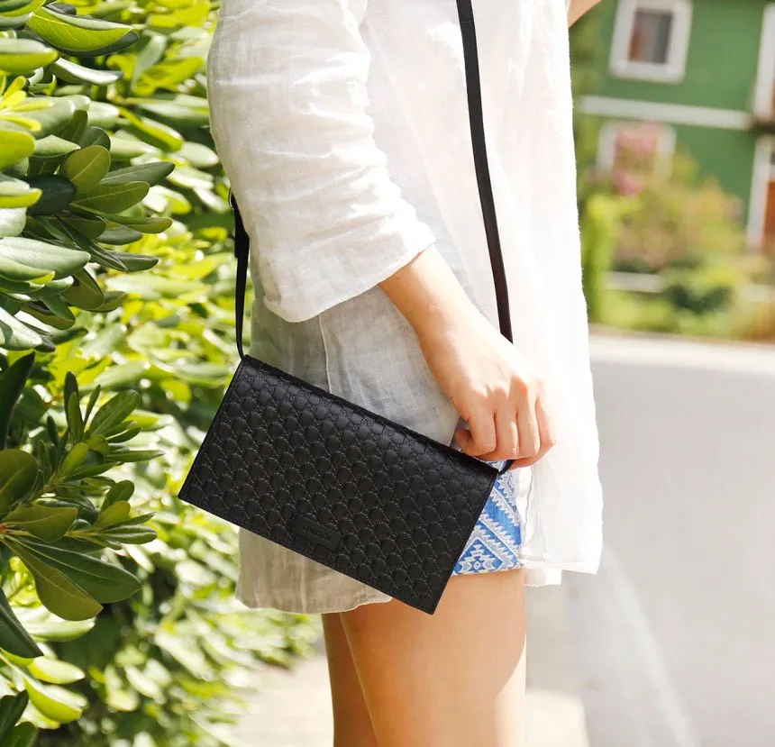 Gucci Microguccissima Leather Shoulder Bag in Black