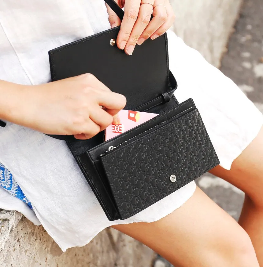 Gucci Microguccissima Leather Shoulder Bag in Black