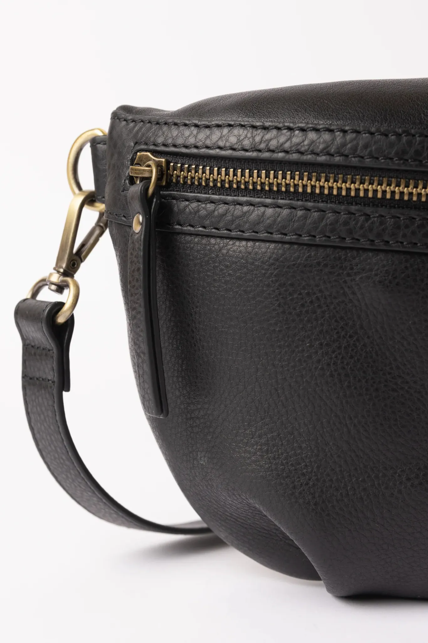 MILO BAG - BLACK SOFT GRAIN