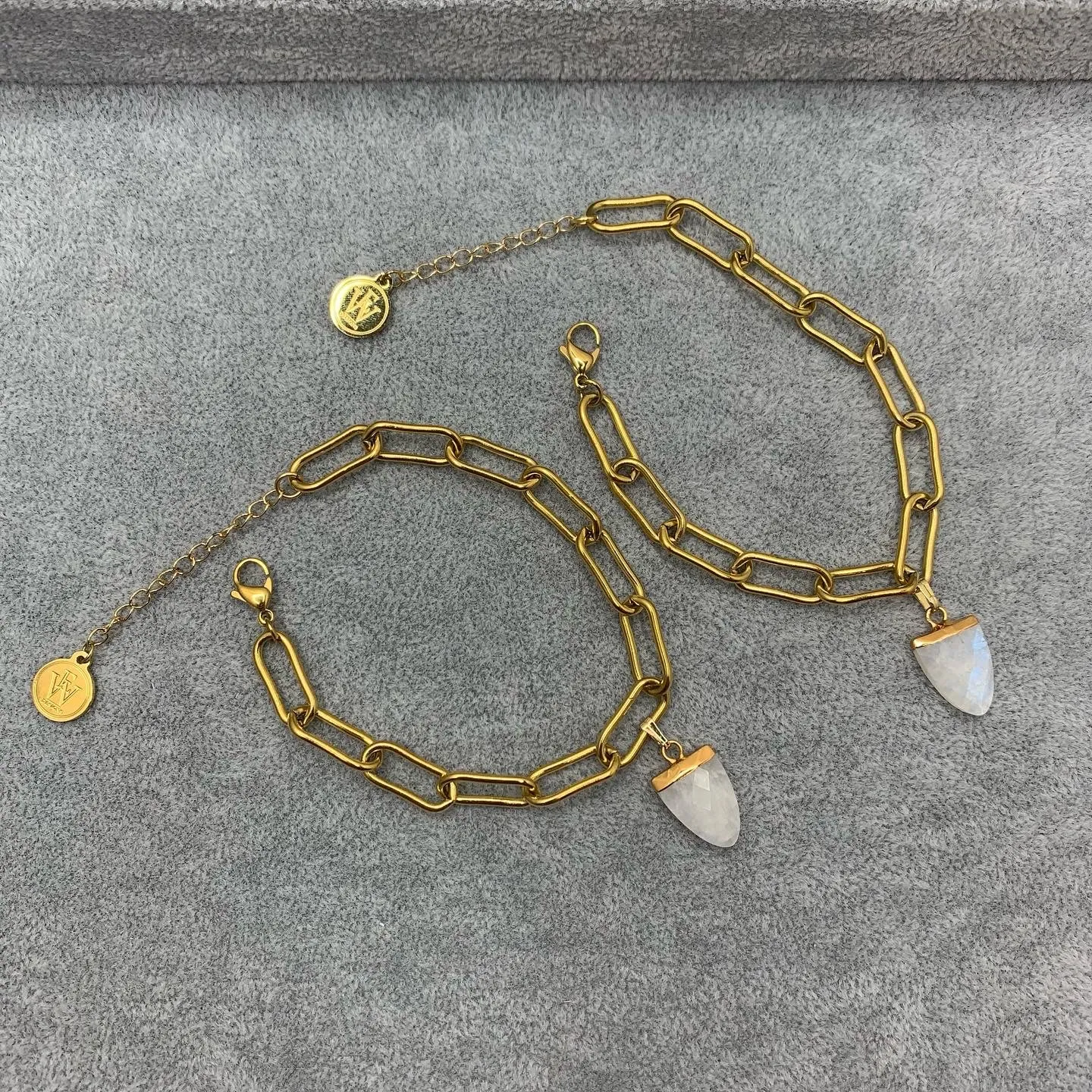 Paper Clip Chain Bracelet with a Gemstone Charm in a Shape of Faceted Arrowhead 410-23 | Erika Williner Designs