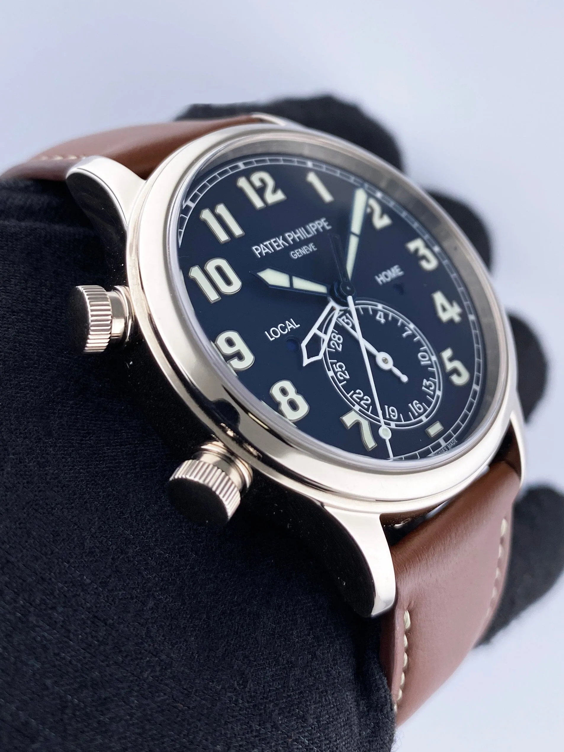 Patek Philippe Complication 5524G Calatrava Pilot Travel Time Watch Box Papers