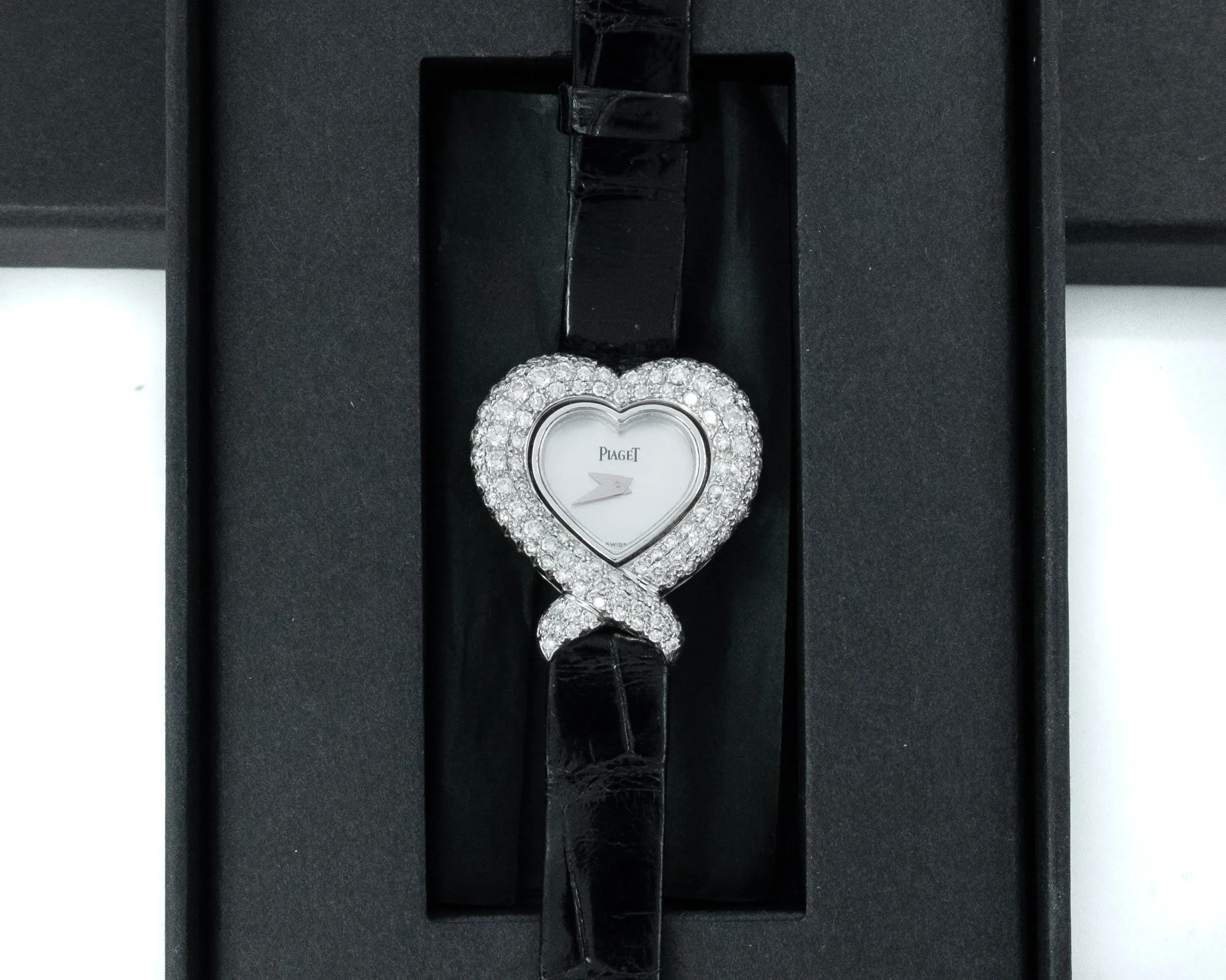 Piaget Heart Shaped Diamond Case, Mother Of Pearl, 18k White Gold 5285 Ladies Watch