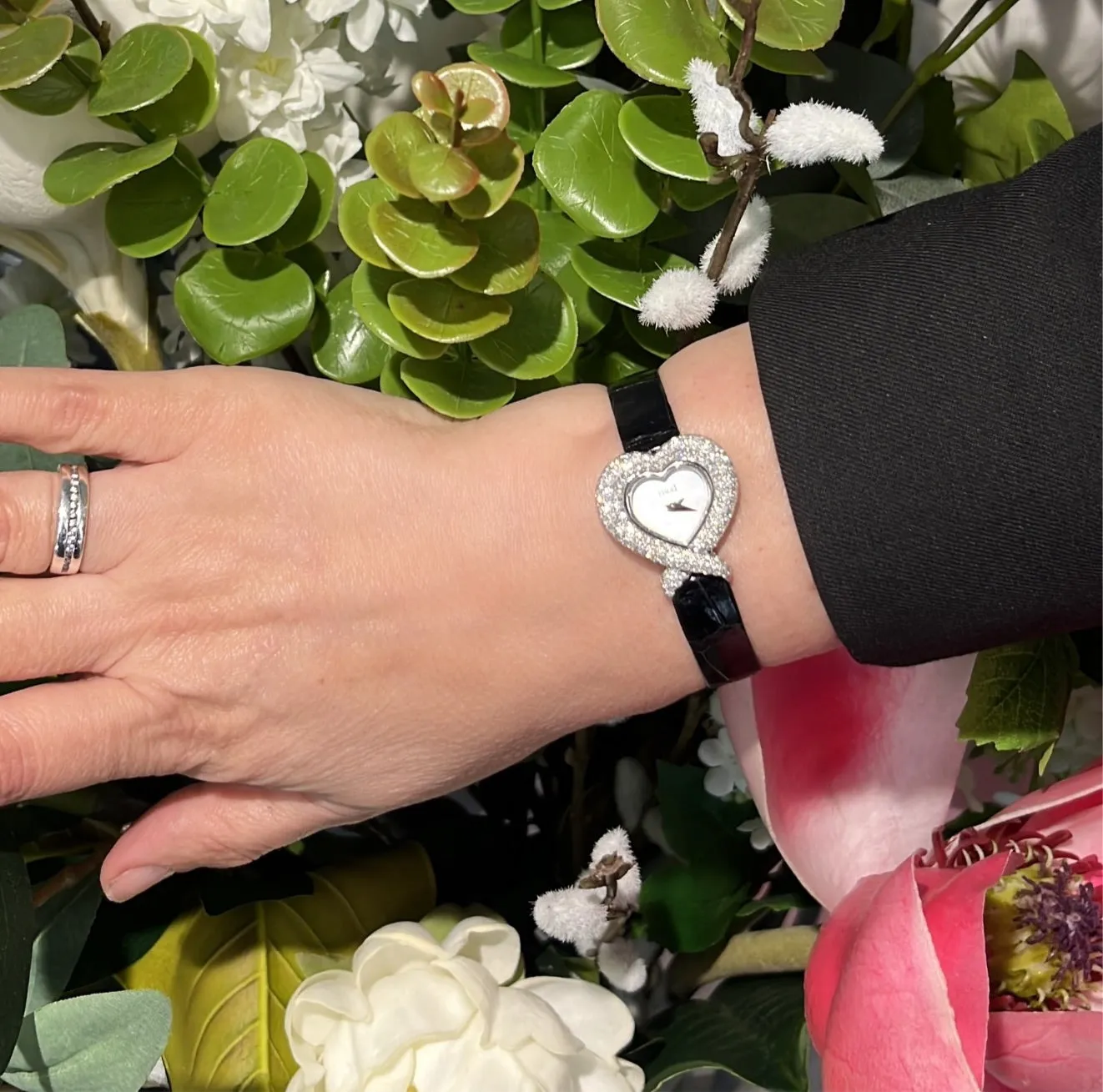 Piaget Heart Shaped Diamond Case, Mother Of Pearl, 18k White Gold 5285 Ladies Watch