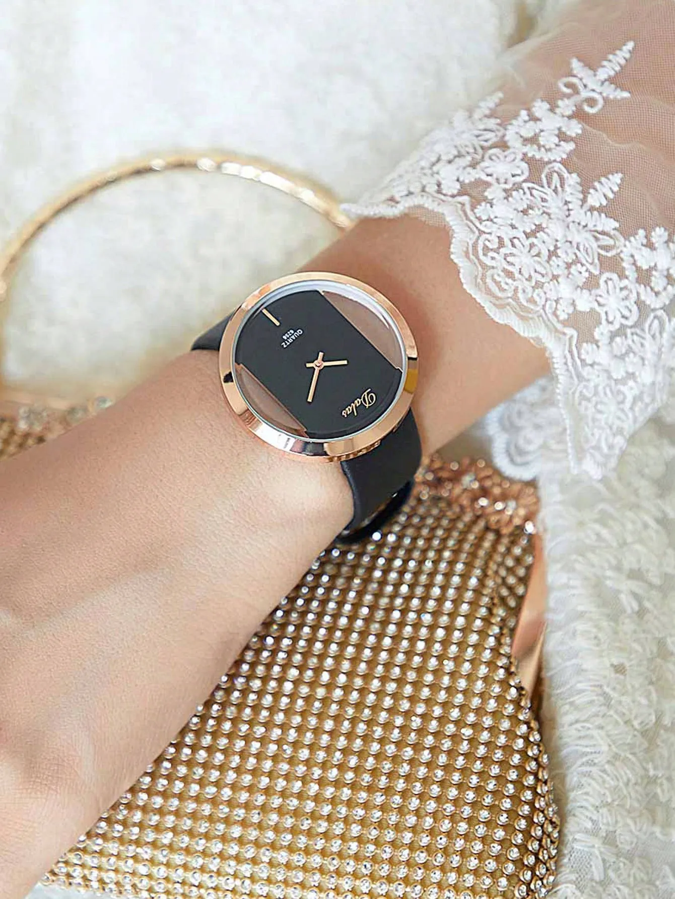 Round Pointer Quartz Watch