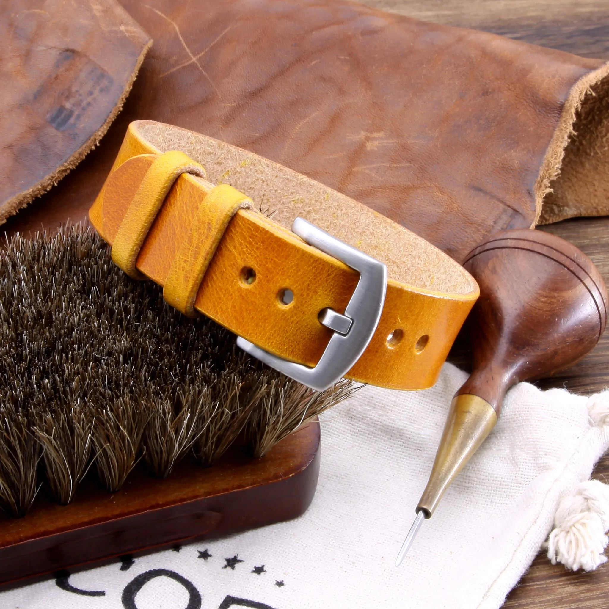Single Pass Leather Watch Strap, 2-Keeper Military 104