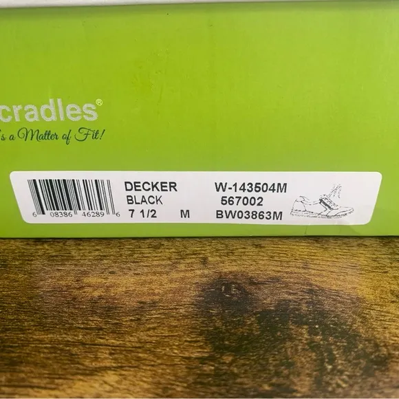 Walking Cradles Decker in black and silver Size 7.5 New in Box