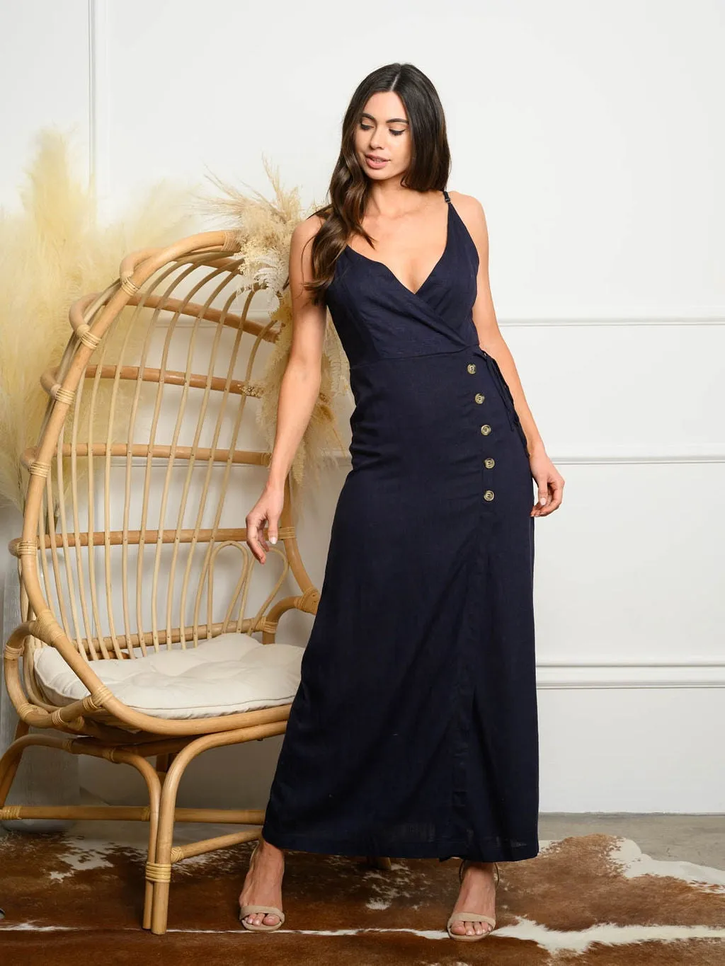 WOMEN'S V-NECK SIDE BUTTON DETAIL MAXI DRESS