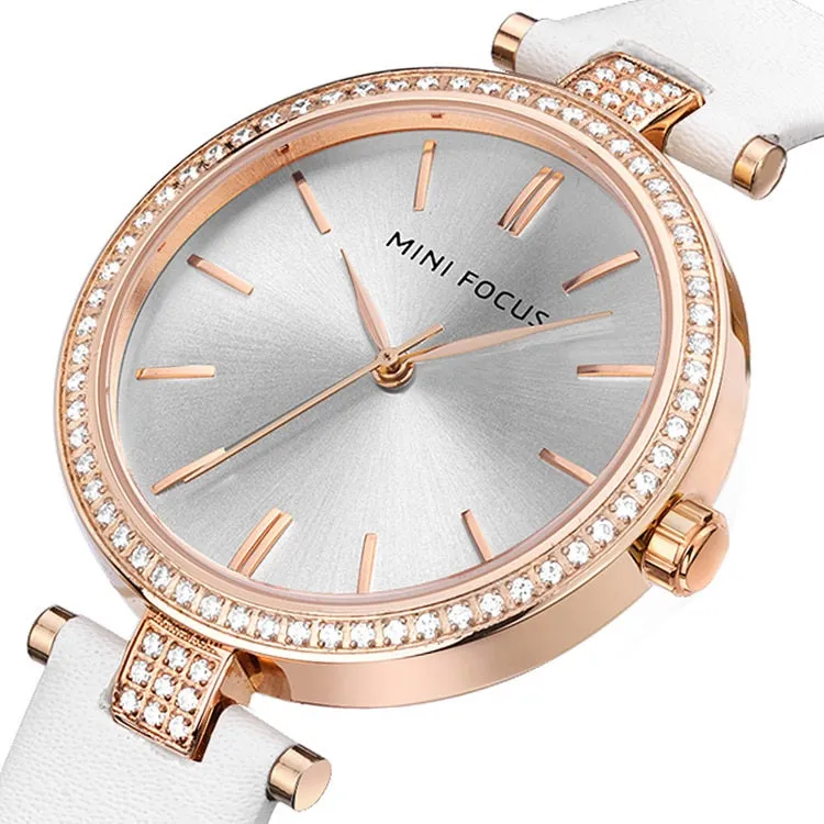 Women's watch with fashionable leather strap