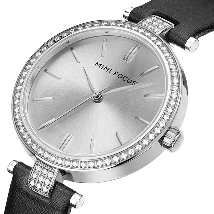 Women's watch with fashionable leather strap